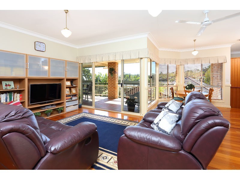 3 Preston Place, Brookfield QLD 4069