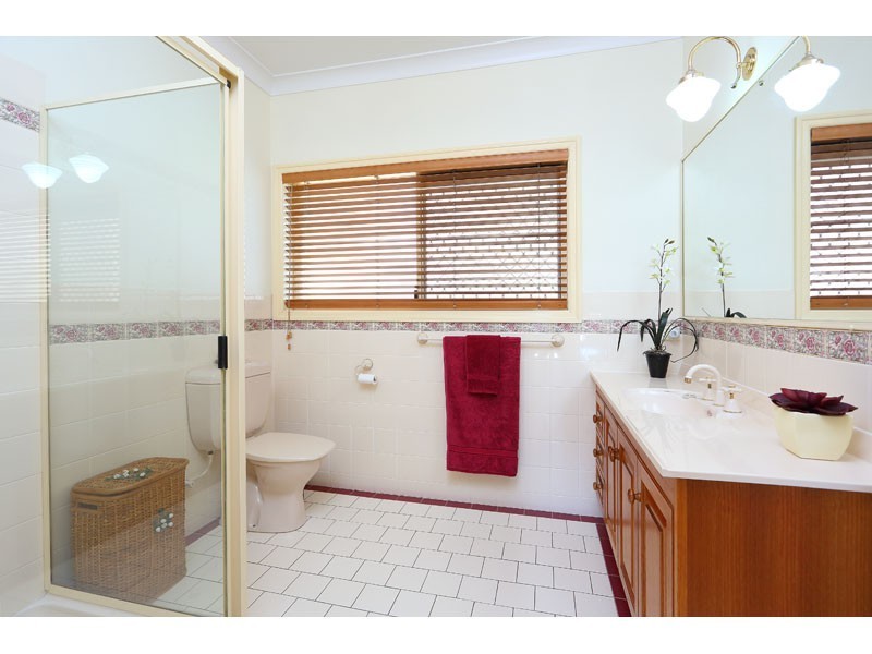 3 Preston Place, Brookfield QLD 4069