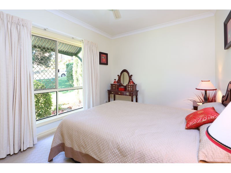 3 Preston Place, Brookfield QLD 4069