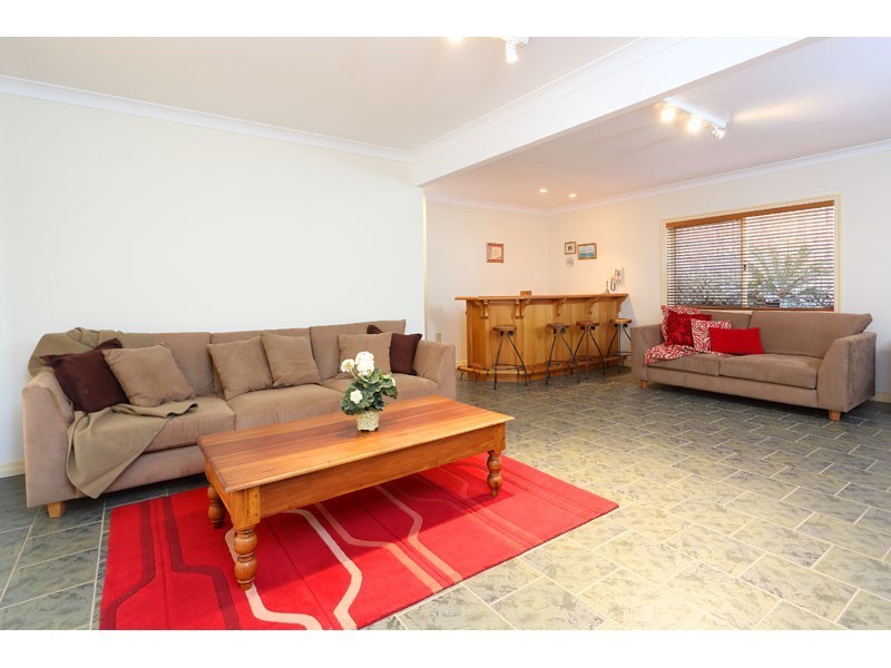 3 Preston Place, Brookfield QLD 4069