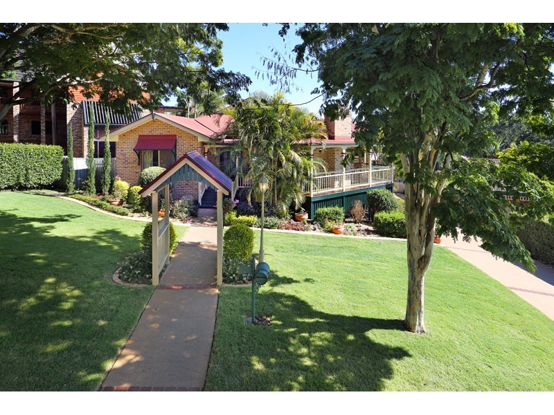 3 Preston Place, Brookfield QLD 4069