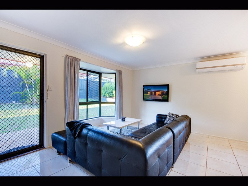 11 Webber Pl, Wynnum West QLD 4178