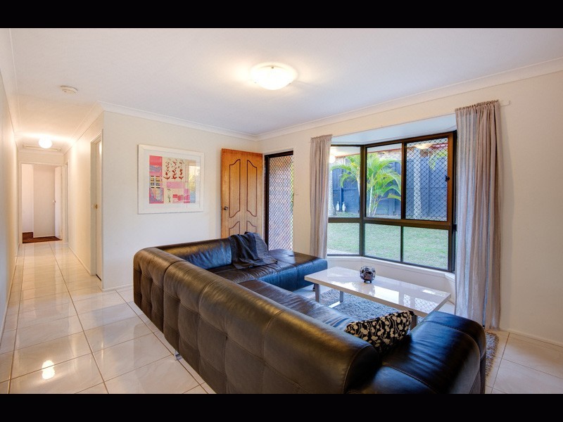 11 Webber Pl, Wynnum West QLD 4178