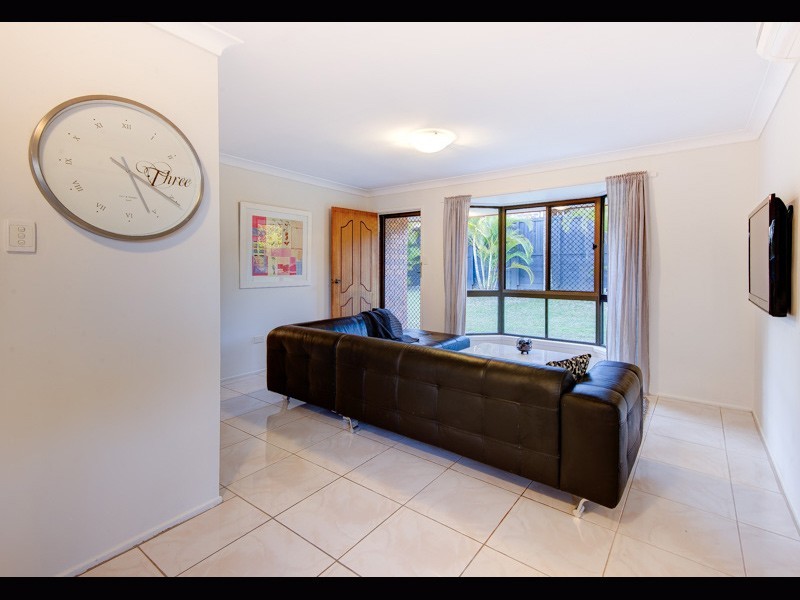 11 Webber Pl, Wynnum West QLD 4178