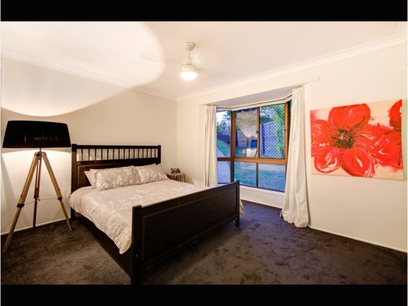 11 Webber Pl, Wynnum West QLD 4178