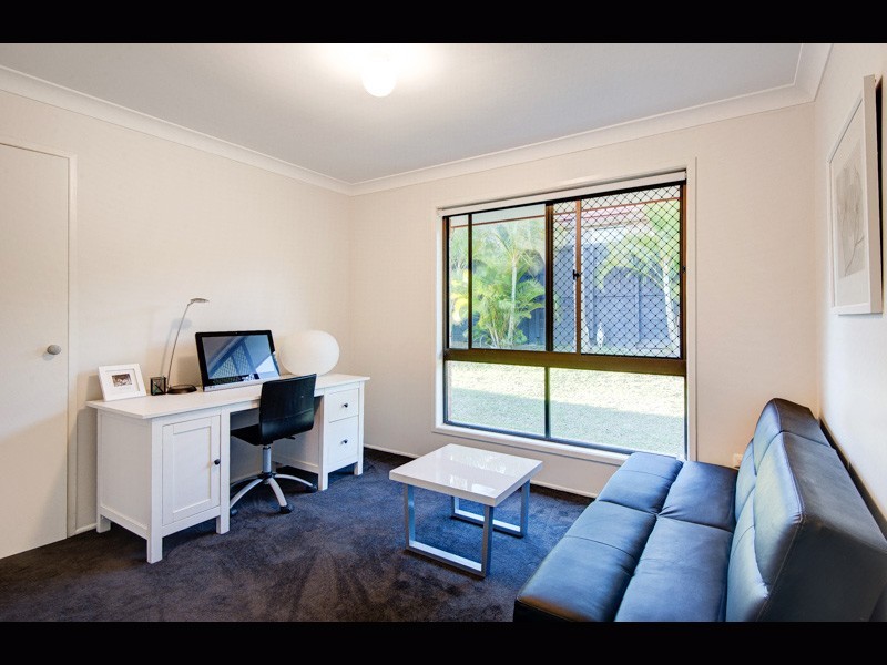 11 Webber Pl, Wynnum West QLD 4178