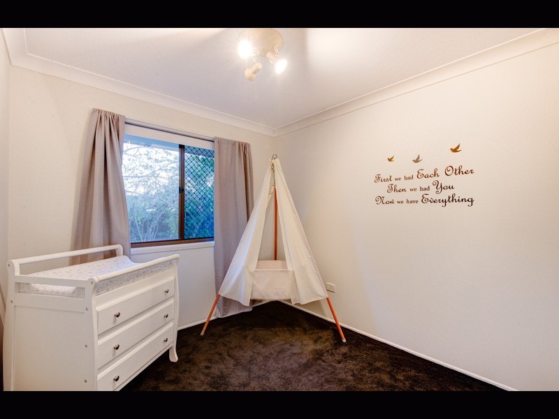 11 Webber Pl, Wynnum West QLD 4178