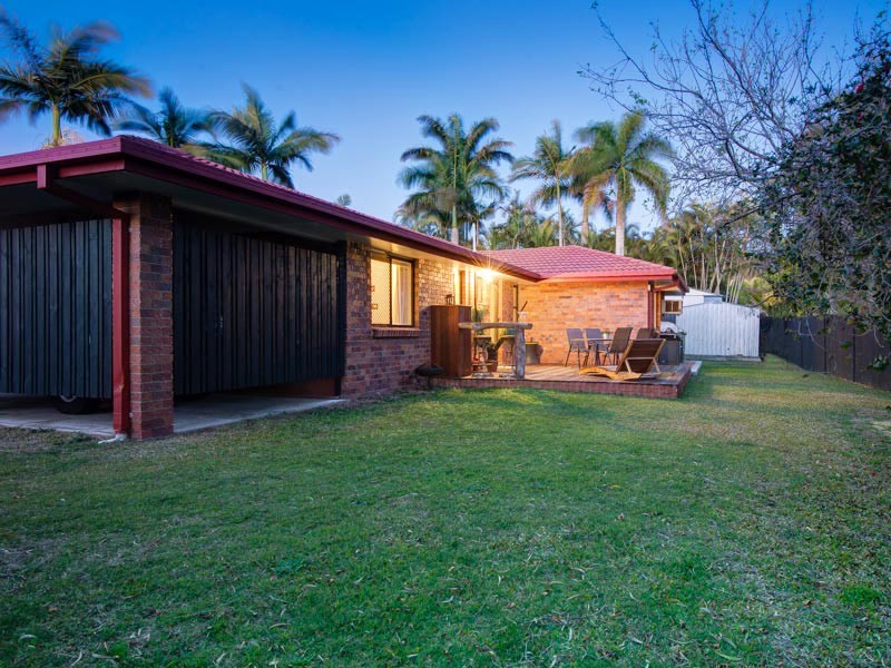 11 Webber Pl, Wynnum West QLD 4178