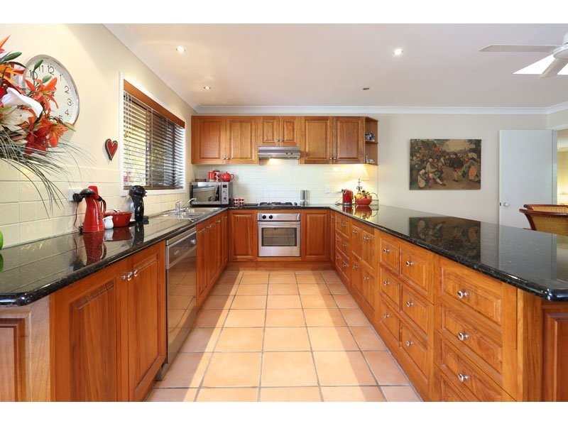1 Gleneagle Street, Kenmore QLD 4069