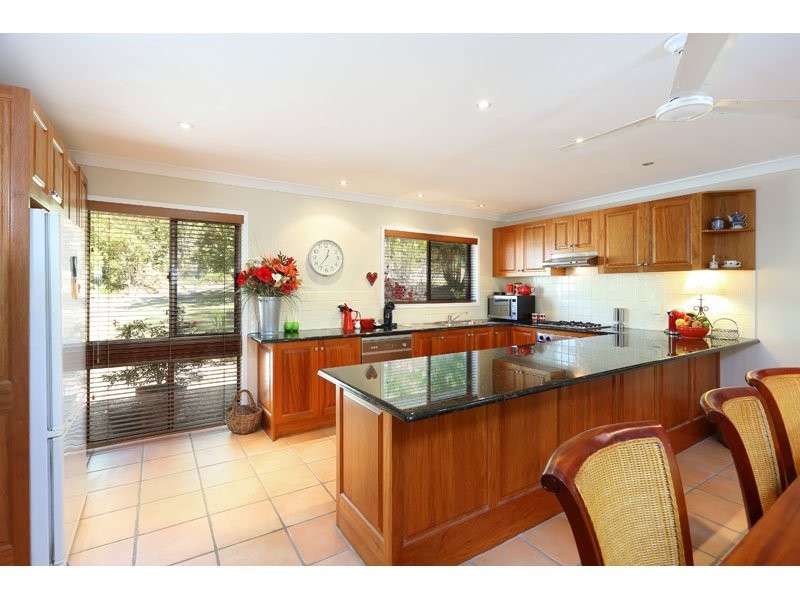 1 Gleneagle Street, Kenmore QLD 4069