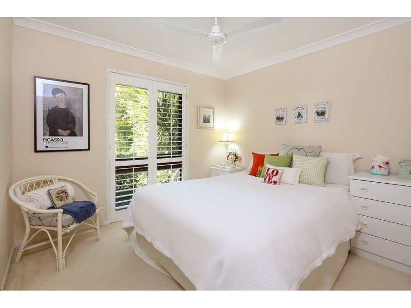 1 Gleneagle Street, Kenmore QLD 4069