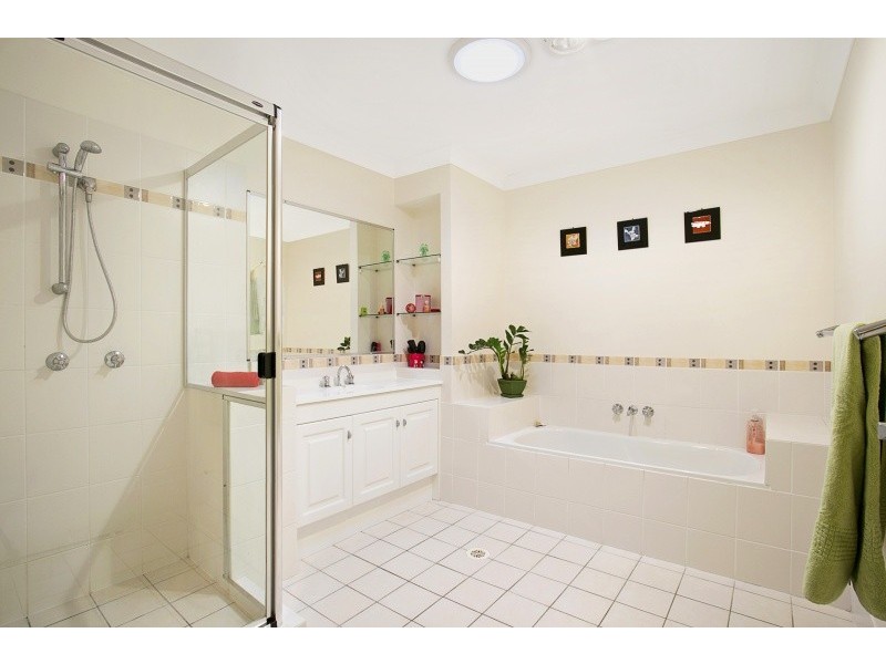 52 Brookeside Crescent, Seventeen Mile Rocks QLD 4073