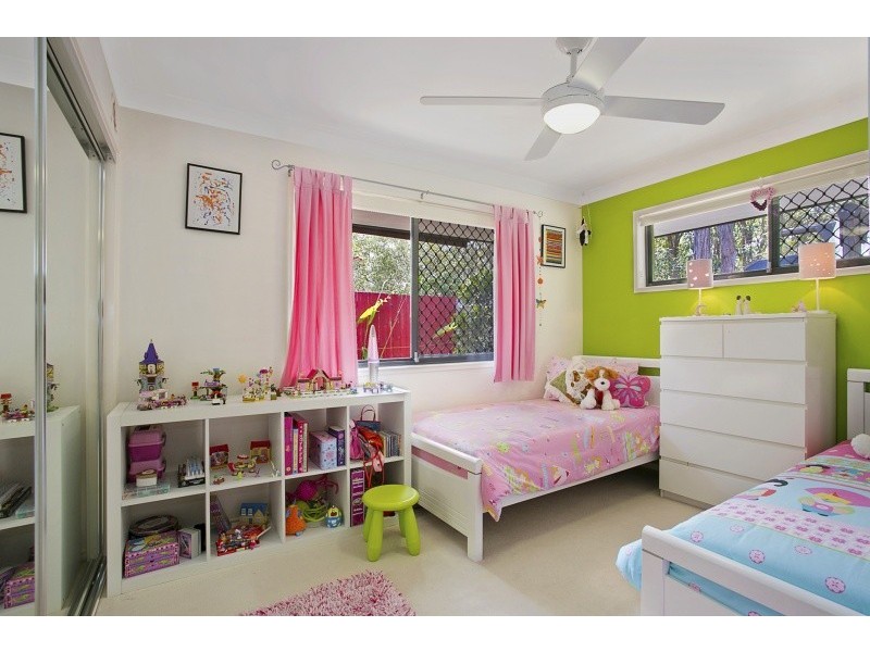 52 Brookeside Crescent, Seventeen Mile Rocks QLD 4073