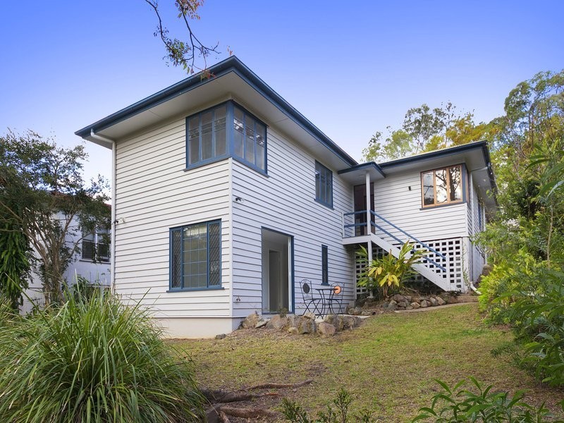 11 Camira Street, St Lucia QLD 4067