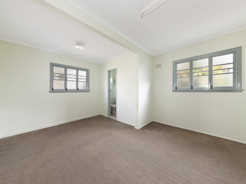 11 Camira Street, St Lucia QLD 4067