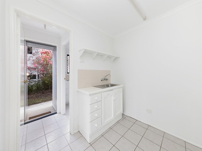 11 Camira Street, St Lucia QLD 4067