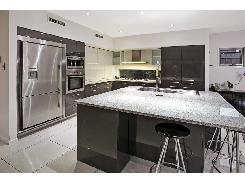 63 Sinnamon Road, Sinnamon Park QLD 4073