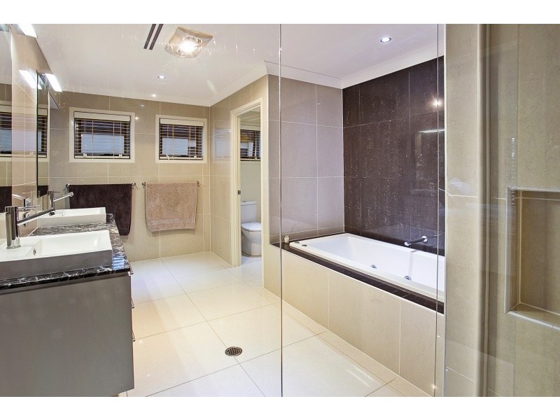 63 Sinnamon Road, Sinnamon Park QLD 4073