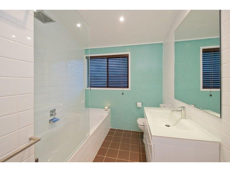 34 Pentlay Street, Kenmore QLD 4069