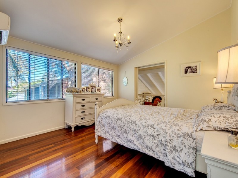 34 Pentlay Street, Kenmore QLD 4069