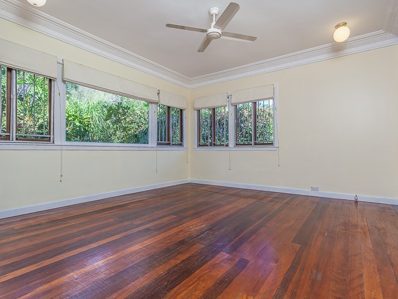 19 Newcomen Street, Indooroopilly QLD 4068