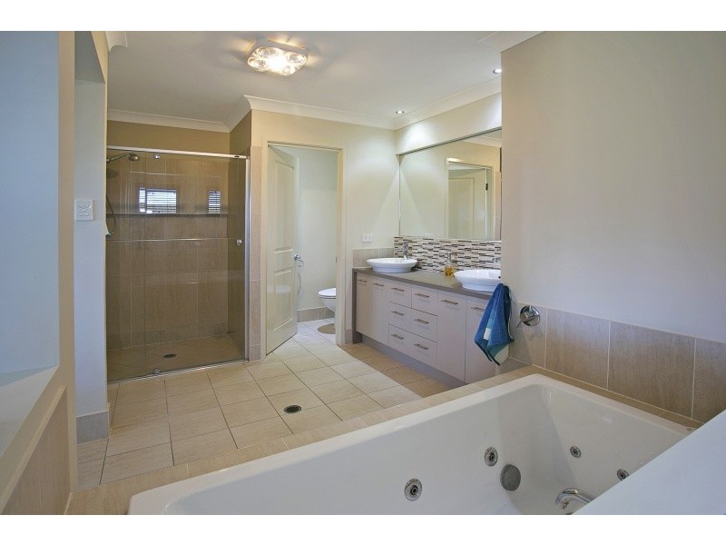 75 Sinnamon Road, Sinnamon Park QLD 4073