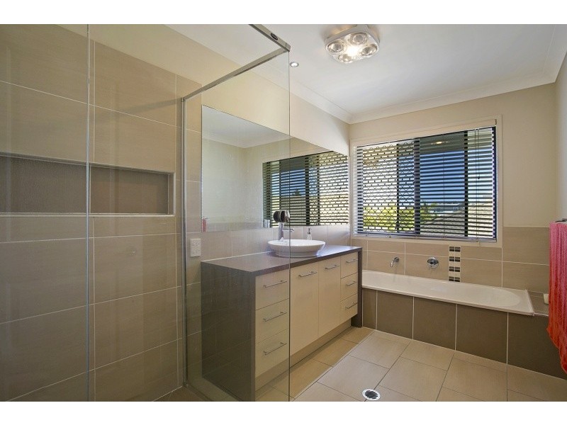 75 Sinnamon Road, Sinnamon Park QLD 4073