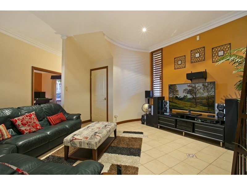 20 Drysdale Street, Mount Ommaney QLD 4074