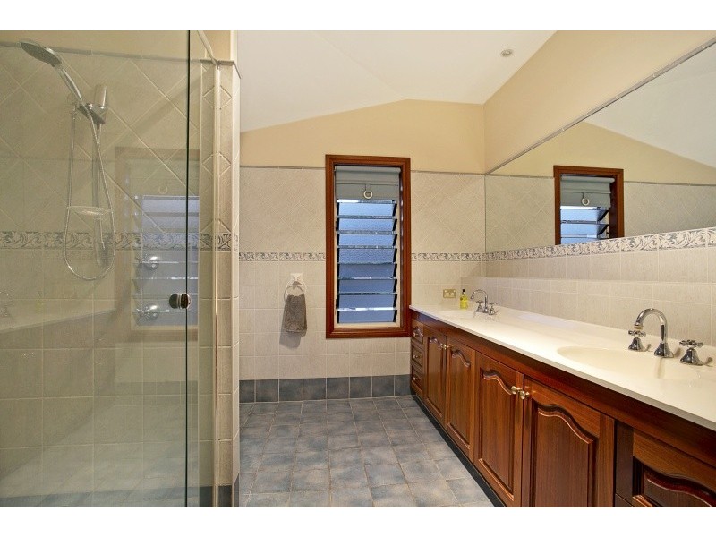 20 Drysdale Street, Mount Ommaney QLD 4074