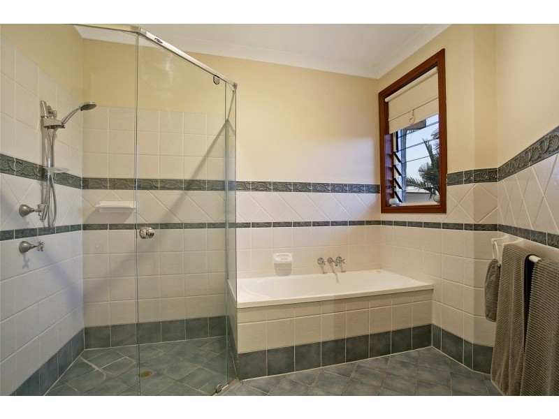 20 Drysdale Street, Mount Ommaney QLD 4074