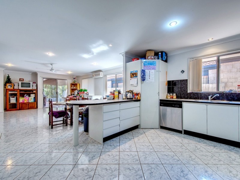 4 Wren Close, Forest Lake QLD 4078