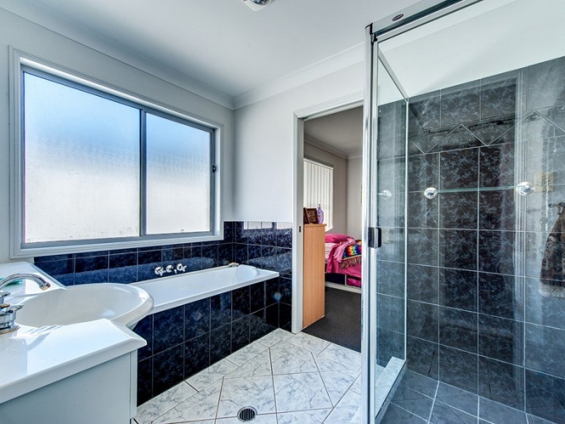 4 Wren Close, Forest Lake QLD 4078