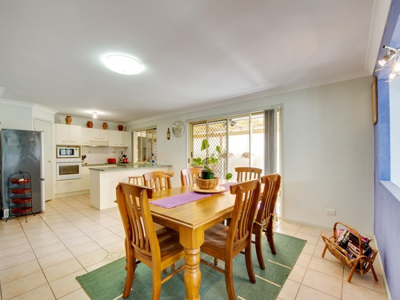 25 Samford Place, Forest Lake QLD 4078