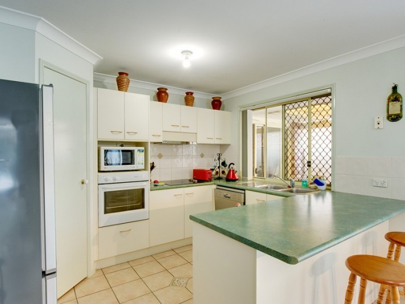25 Samford Place, Forest Lake QLD 4078