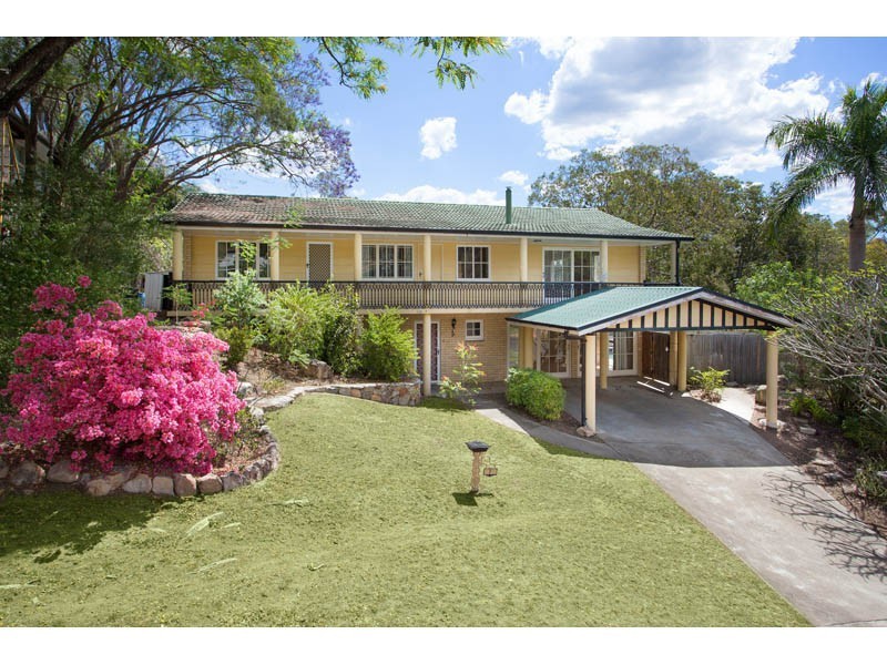 1 Sundown Street, Kenmore QLD 4069