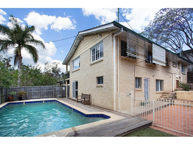 1 Sundown Street, Kenmore QLD 4069