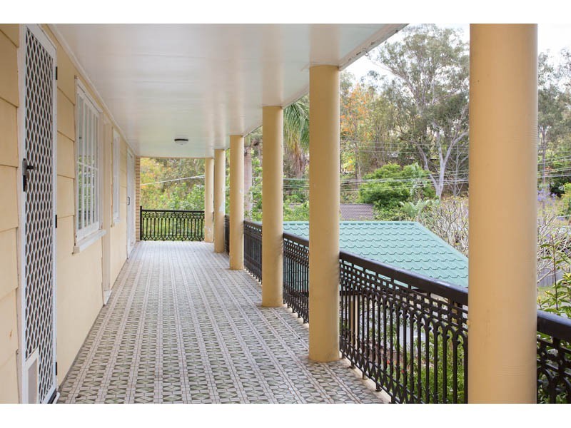 1 Sundown Street, Kenmore QLD 4069