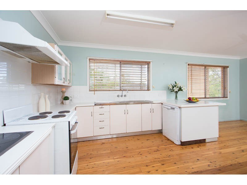 1 Sundown Street, Kenmore QLD 4069