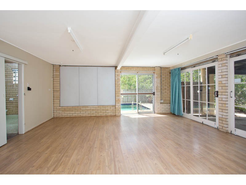 1 Sundown Street, Kenmore QLD 4069