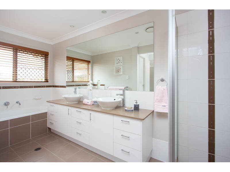 31 Rise Place, Moggill QLD 4070