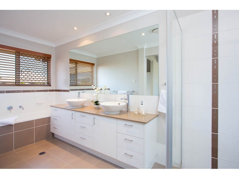 31 Rise Place, Moggill QLD 4070