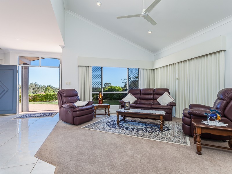 44 Candlebark Crescent, Chapel Hill QLD 4069