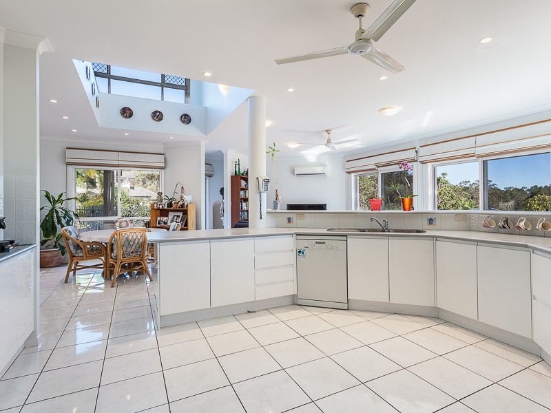 44 Candlebark Crescent, Chapel Hill QLD 4069