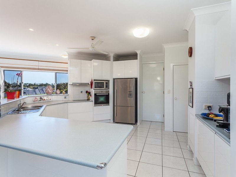 44 Candlebark Crescent, Chapel Hill QLD 4069