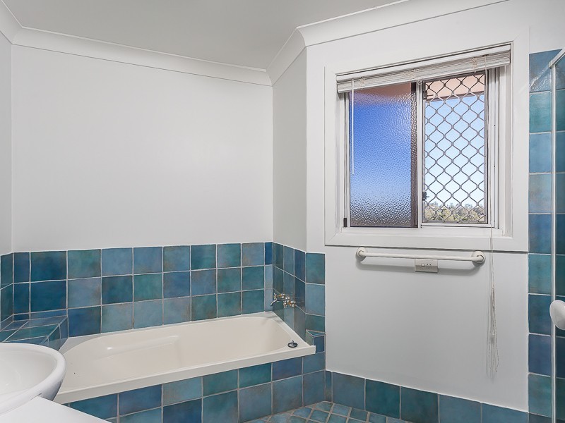 44 Candlebark Crescent, Chapel Hill QLD 4069