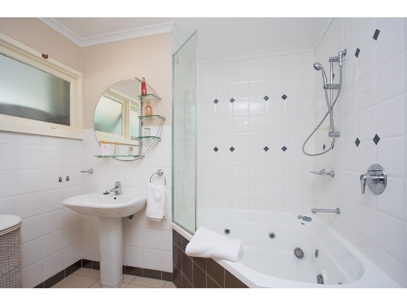 22 Rialanna Street, Kenmore QLD 4069