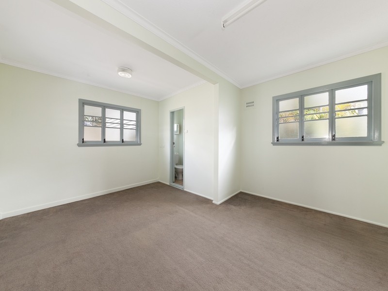 11 Camira Street, St Lucia QLD 4067