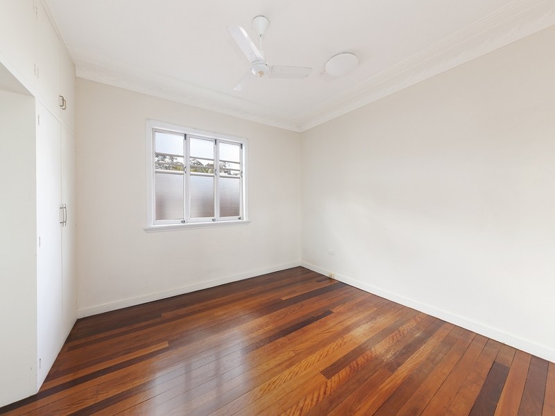 11 Camira Street, St Lucia QLD 4067