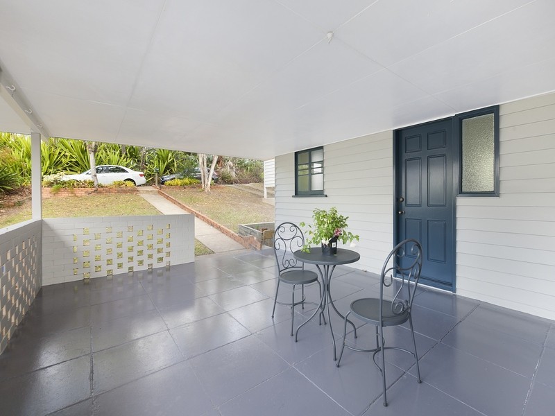 11 Camira Street, St Lucia QLD 4067