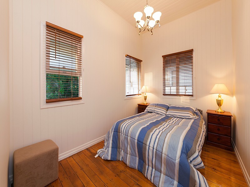 33 Lucy Street, Milton QLD 4064